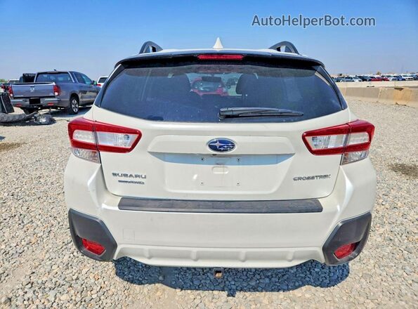JF2GTABC6JH313836 2018 SUBARU CROSSTREK White Вид ззаду