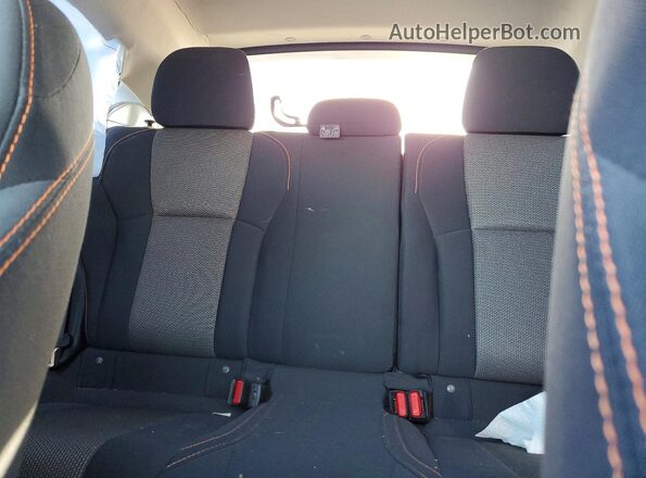 JF2GTACC4JH276610 2018 SUBARU CROSSTREK White Widok tylnych siedzeń