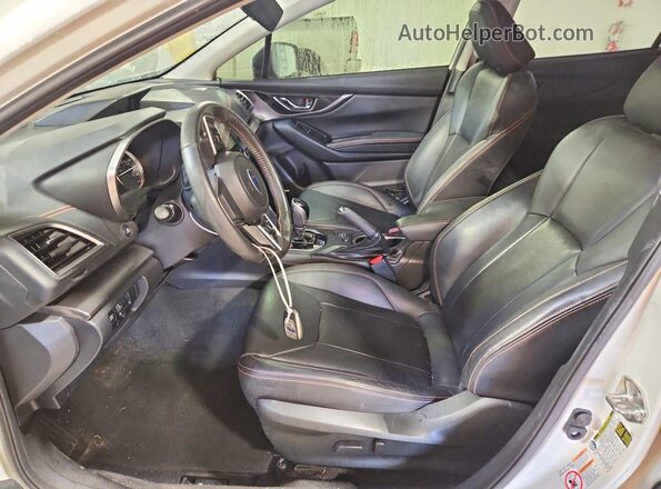 JF2GTAMC1J8227315 2018 SUBARU CROSSTREK White Սալոնի դիմացի տեսք