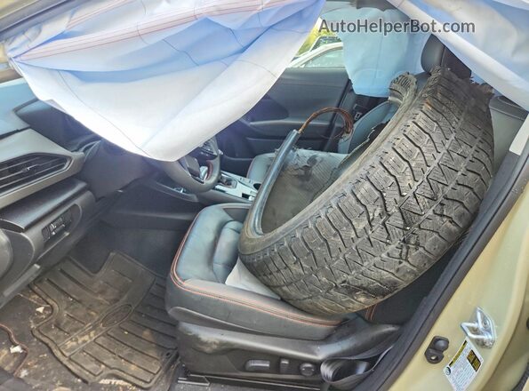 JF2GUHNCXT8204087 2026 SUBARU CROSSTREK Beige Front interior view