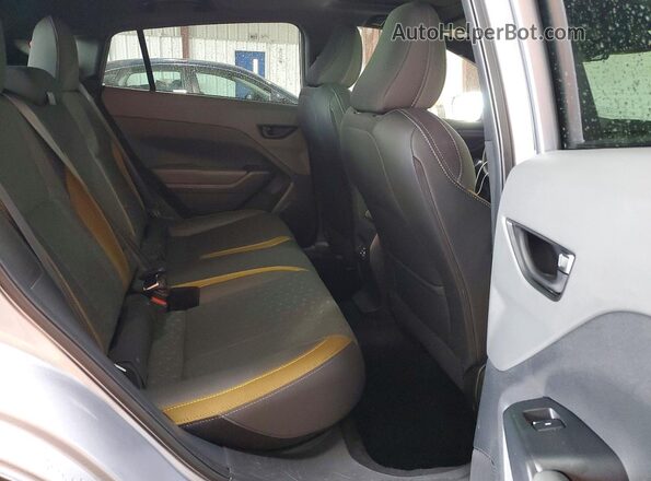 JF2GUSGD9T8257687 2026 SUBARU CROSSTREK Silver Սալոնի հետևի տեսք