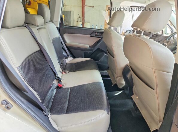JF2SJADC3GH496232 2016 SUBARU FORESTER Белый Вид задней части салона