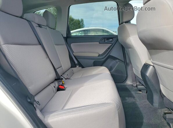 JF2SJAEC5JH444199 2018 SUBARU FORESTER Белый Вид задней части салона
