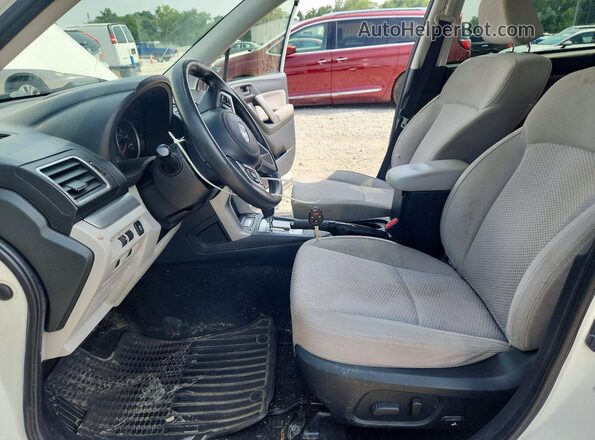 JF2SJAEC6HH448028 2017 SUBARU FORESTER White Вид салону спереду