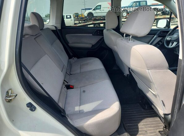 JF2SJAEC6HH448028 2017 SUBARU FORESTER White Вид задньої частини салону