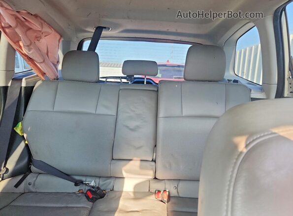 JF2SJAHC8GH548514 2016 SUBARU FORESTER White Vista de los asientos traseros