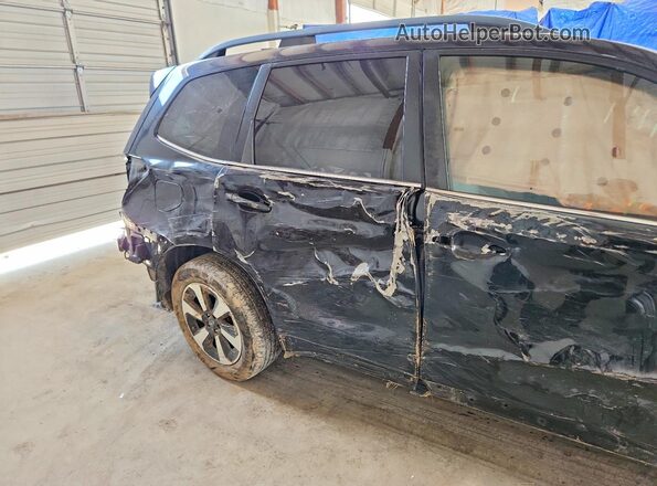 JF2SJAJC7HH447900 2017 SUBARU FORESTER Black უკანა სალონის ხედი
