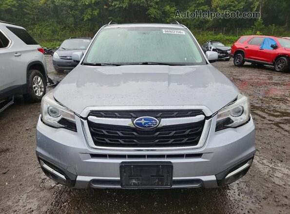 JF2SJARC2JH453761 2018 SUBARU FORESTER Серебряный Вид спереди
