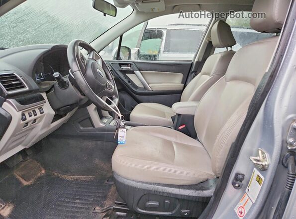 JF2SJARC2JH453761 2018 SUBARU FORESTER Серебряный Вид салона спереди