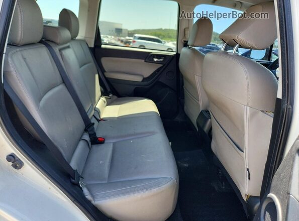 JF2SJARC4HH429813 2017 SUBARU FORESTER White Vista de los asientos traseros