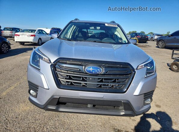 JF2SKADC6NH418912 2022 SUBARU FORESTER Silver Вид спереду