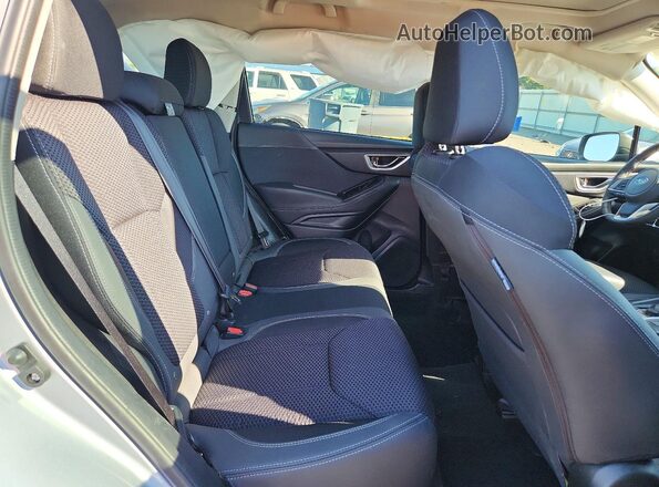 JF2SKADC6NH418912 2022 SUBARU FORESTER Silver Вид задньої частини салону