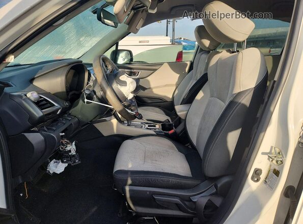 JF2SKADC9MH481517 2021 SUBARU FORESTER White Սալոնի դիմացի տեսք