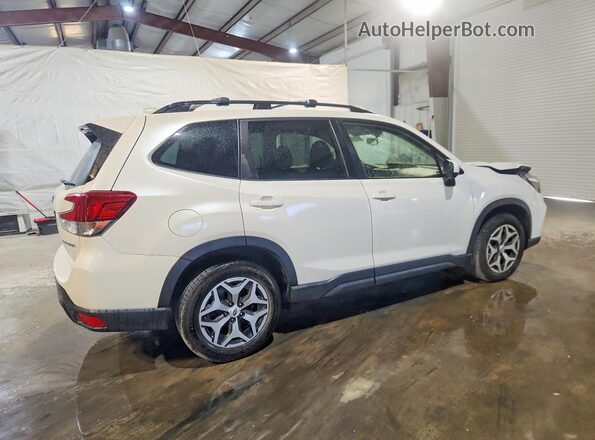 JF2SKAJC2MH589000 2021 SUBARU FORESTER White Rear right