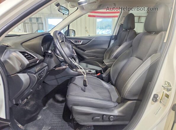 JF2SKAJC2MH589000 2021 SUBARU FORESTER White Front interior view
