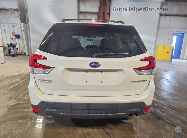 JF2SKAJC2MH589000 2021 SUBARU FORESTER White Rear view