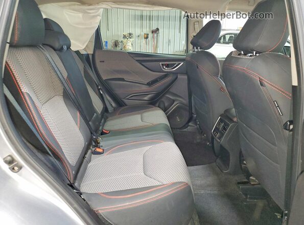 JF2SKARC2LH558834 2020 SUBARU FORESTER Silver Սալոնի հետևի տեսք