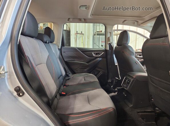 JF2SKARC6MH445485 2021 SUBARU FORESTER Silver Սալոնի հետևի տեսք