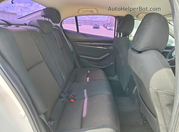 JM1BPAAL4M1332235 2021 MAZDA 3 White Rear seats view