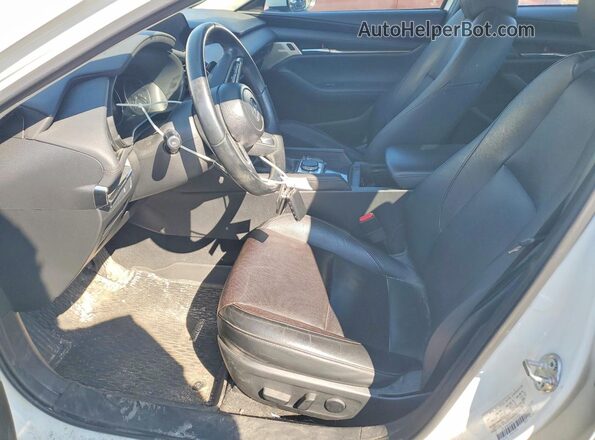 JM1BPBEM0K1131101 2019 MAZDA 3 Белый Вид салона спереди