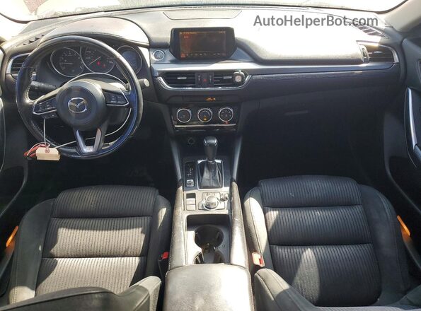 JM1GL1U55H1108685 2017 MAZDA 6 Red Vista del salpicadero