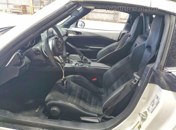 JM1NDAL70M0456529 2021 MAZDA MX-5 White Вид салону спереду