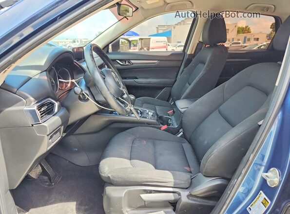 JM3KFABMXJ1403726 2018 MAZDA CX-5 Blue Widok wnętrza z przodu