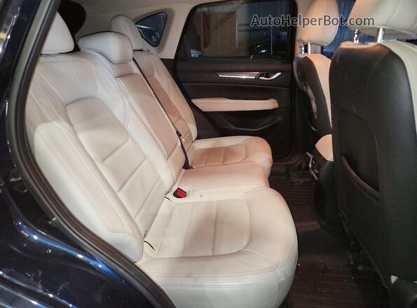 JM3KFADM9J1325565 2018 MAZDA CX-5 Blue Vista interior trasera