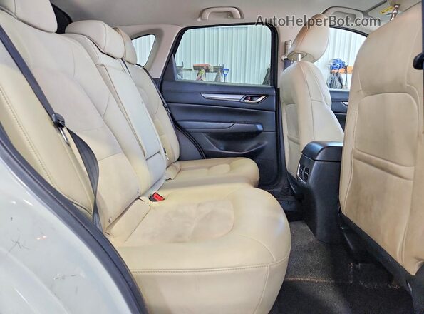 JM3KFBCL4H0132111 2017 MAZDA CX-5 Белый Вид задней части салона