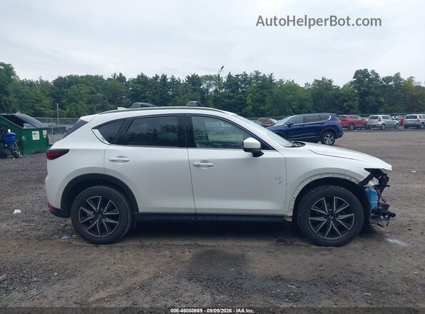 JM3KFBDM1J0435716 2018 MAZDA CX-5 White Rear interior view
