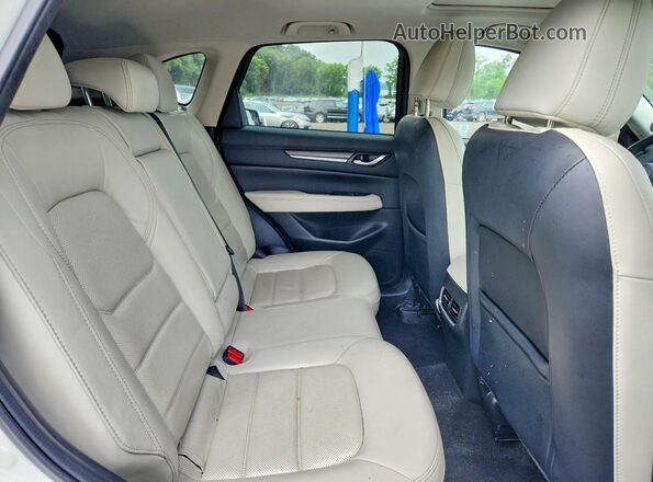 JM3KFBDM2M1478959 2021 MAZDA CX-5 White Vista de los asientos traseros