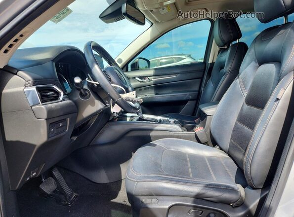 JM3KFBEM7N1580273 2022 MAZDA CX-5 Silver Widok wnętrza z przodu