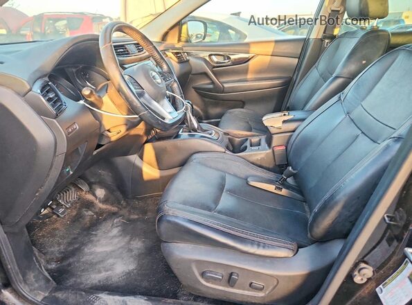 JN1BJ1CP2HW033775 2017 NISSAN ROGUE Black Вид салону спереду