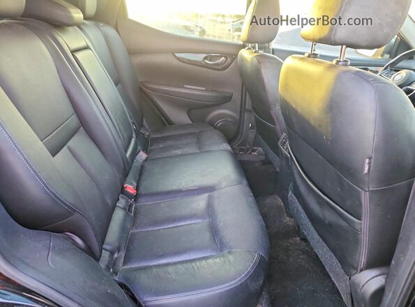 JN1BJ1CP2HW033775 2017 NISSAN ROGUE Black Вид задньої частини салону