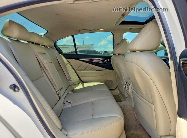 JN1EV7AP9JM353913 2018 INFINITI Q50 White Հետևի նստատեղերի տեսք