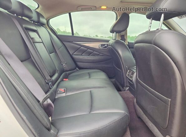 JN1EV7APXHM736348 2017 INFINITI Q50 White Vista de los asientos traseros