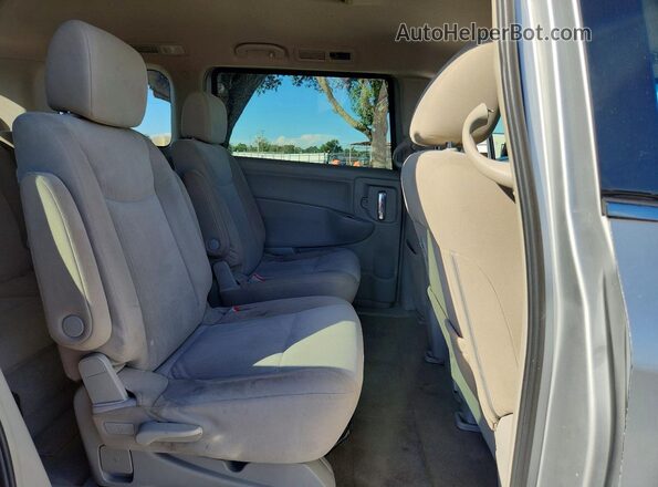 JN8AE2KP5H9167445 2017 NISSAN QUEST Silver Vista interior trasera
