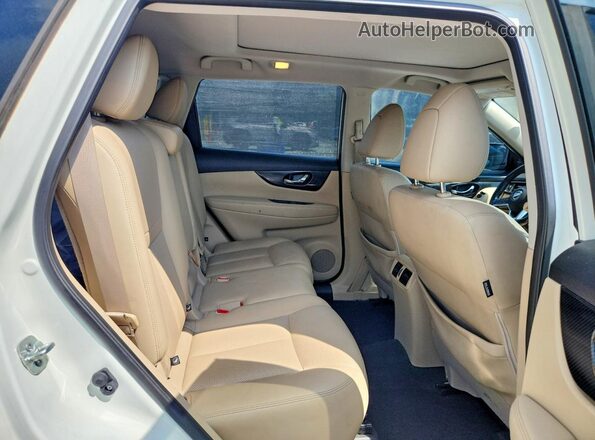 JN8AT2MT2HW397817 2017 NISSAN ROGUE Белый Вид задней части салона