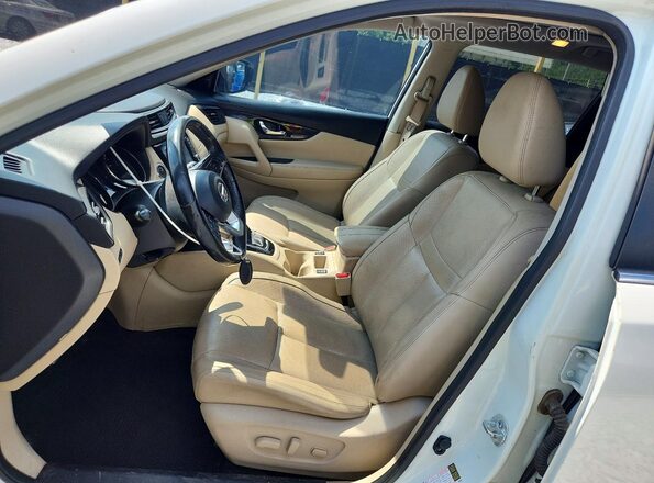 JN8AT2MT2HW397817 2017 NISSAN ROGUE Белый Вид салона спереди