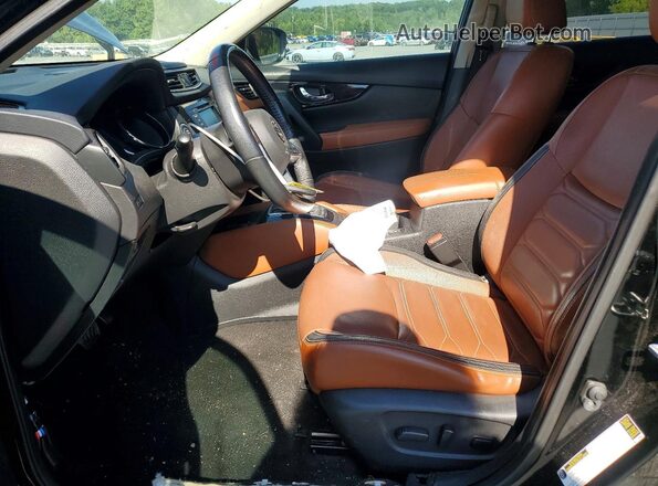JN8AT2MT4JW470126 2018 NISSAN ROGUE Черный Вид салона спереди