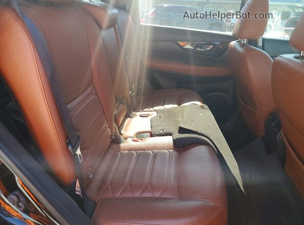 JN8AT2MT4JW470126 2018 NISSAN ROGUE Черный Вид задней части салона