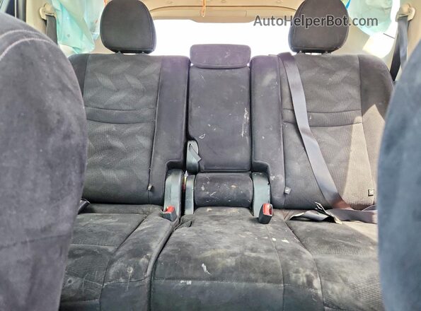 JN8AT2MT5GW029520 2016 NISSAN ROGUE White Rear seats view