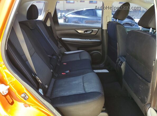 JN8AT2MT5HW384558 2017 NISSAN ROGUE Orange უკანა სავარძლების ხედი