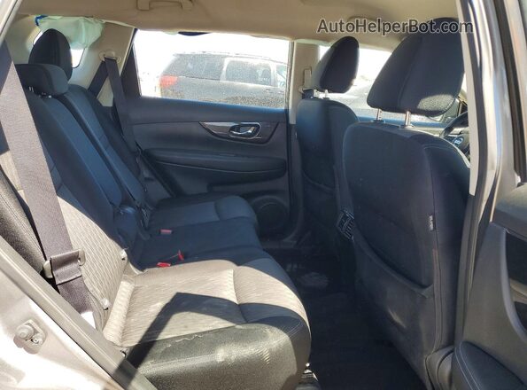 JN8AT2MT7HW386344 2017 NISSAN ROGUE Gray Widok wnętrza z tyłu
