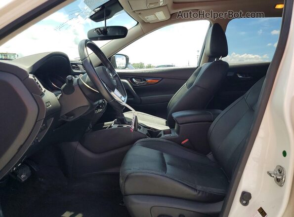 JN8AT2MV2HW271331 2017 NISSAN ROGUE White Front interior view