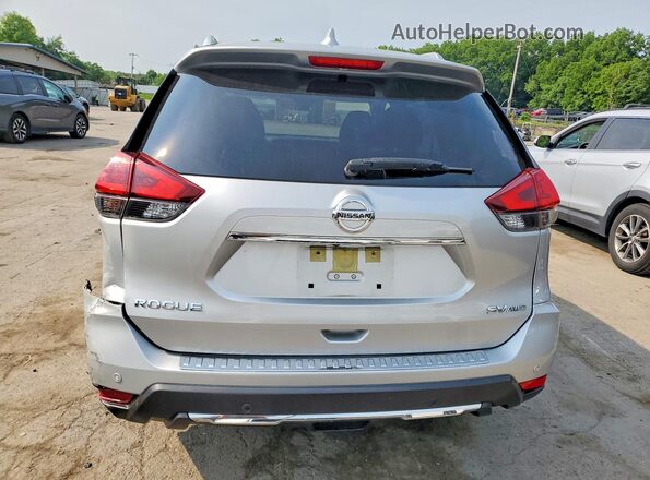 JN8AT2MV5LW121464 2020 NISSAN ROGUE Серебряный Вид сзади
