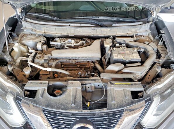 JN8AT2MV8HW010849 2017 NISSAN ROGUE Silver Widok wnętrza z tyłu