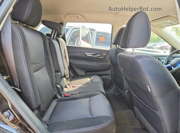 JN8AT2MVXHW022372 2017 NISSAN ROGUE Черный Вид задней части салона