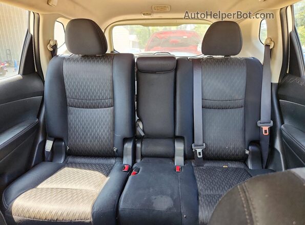 JN8AT2MVXHW026406 2017 NISSAN ROGUE Белый Вид задних сидений