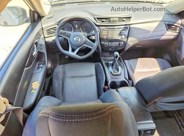 JN8AT2MVXHW026406 2017 NISSAN ROGUE Белый Вид панели приборов